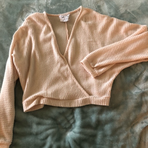 Sadie & Sage Tops - Adorable thermal crop top!